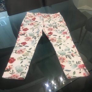 7 For All Mankind White and Floral Cropped Jean SZ 8